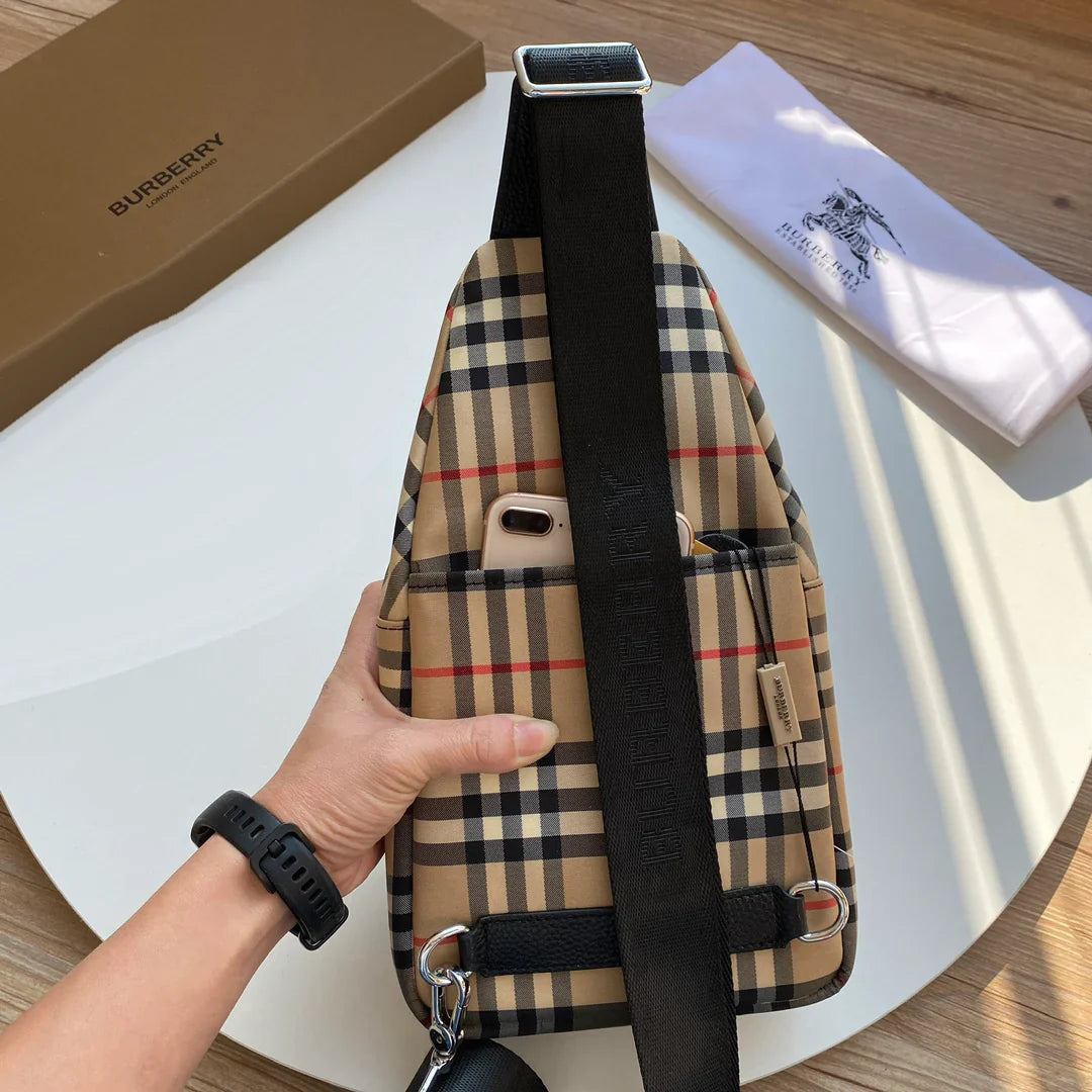 Men's new fashionable and versatile chest bag 1024072920