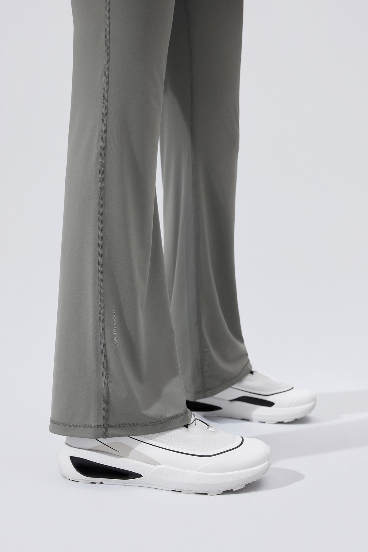 Cloudie Air Bootcut Leggings